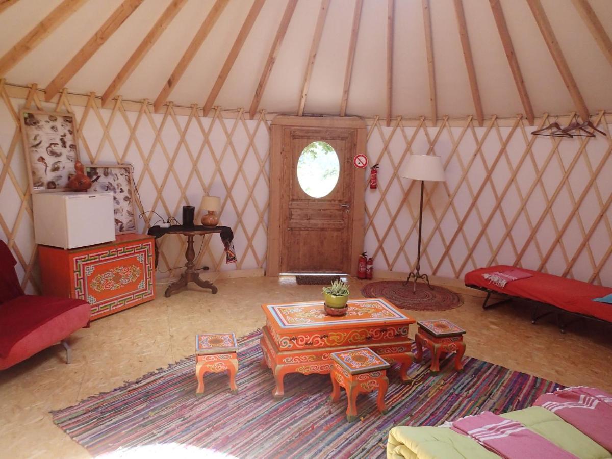 Eco-Hotel Et Yourtes Du Mercantour Guillaumes Exterior photo