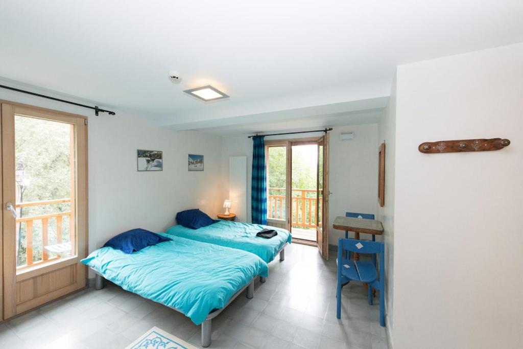 Eco-Hotel Et Yourtes Du Mercantour Guillaumes Exterior photo
