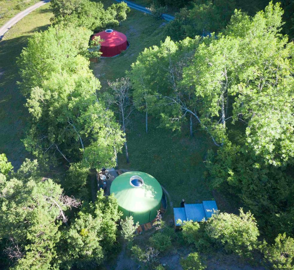 Eco-Hotel Et Yourtes Du Mercantour Guillaumes Exterior photo