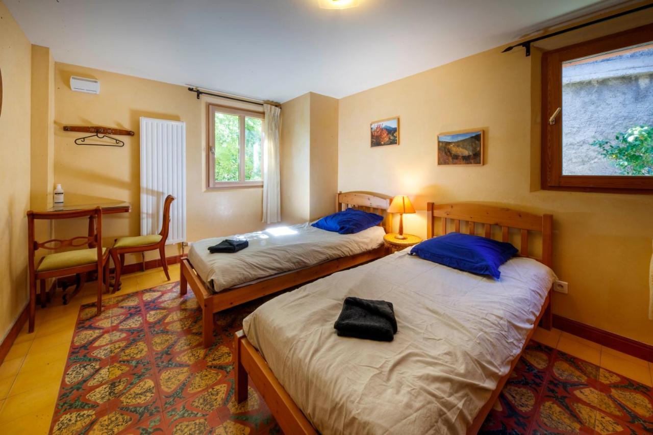 Eco-Hotel Et Yourtes Du Mercantour Guillaumes Exterior photo