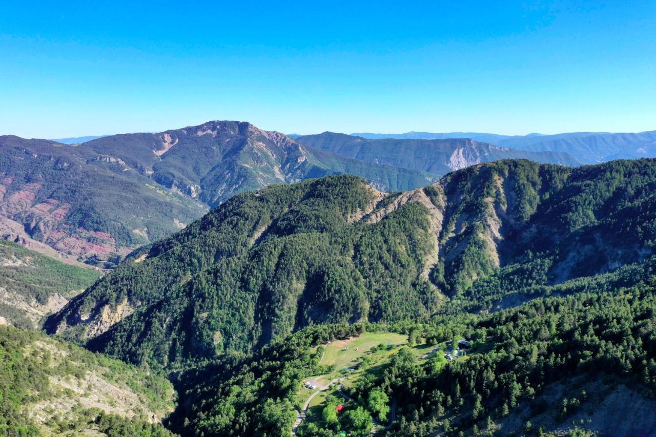 Eco-Hotel Et Yourtes Du Mercantour Guillaumes Exterior photo